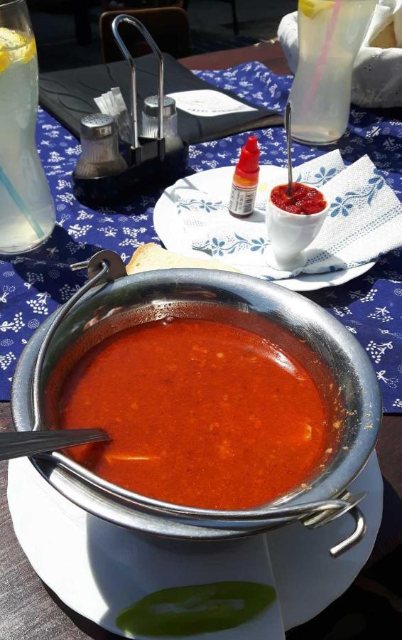 Tassi Halaszcsarda-Karasz Haz Eksteriør bilde
